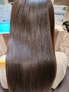 クララ ヒタチナカ(CLALA Hitachinaka) 酸熱トリートメント/ブラウン/小顔カット