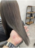 赤味を消した透明感オリーブグレージュ