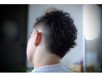 イーピーアザブ(EPAZABU)の写真/メンズのトレンドを逃さないバーバーで決める。理想のフェードスタイルを!
