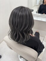 レーヌ(REINE)&nbsp;透け感たっぷりグレージュハイライト