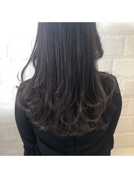 イーチ ヘアーアンドトータルビューティ(each hair&total beauty) 【山田紗羅】ゆるふわロングレイヤーstyle