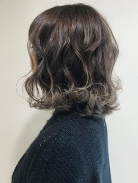 アズール 草加(azule) ボブ　ベージュ　グラデーションカラー　パーマ　イルミナカラー