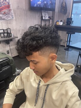 バーバーショップ ネオ セカンド(BARBERSHOP NEO2nd) スペインカール フェード スパイラル ツイストスパイラル