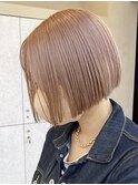 グレージュ切りっぱなしボブ前髪ありミニボブミルクティベージュ