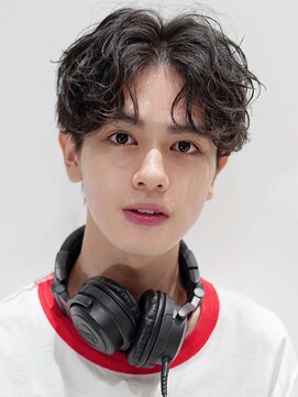 ライラ(Lyla) 前下がりセンターパート　グランジマッシュ