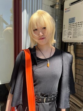 シイ(SIE) 抜きっぱなしブロンド＋ボブウルフ☆