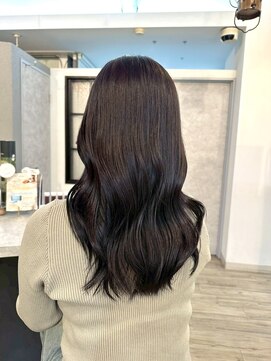上品さアップ！ダークブラウンカラーのロングヘア