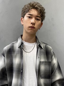 ハイトーンアップバングショート