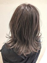 ベルフェミンアプレ(Belle femin Apres)&nbsp;外ハネボブ ミディアムレイヤー アッシュグレー 20代 透明感