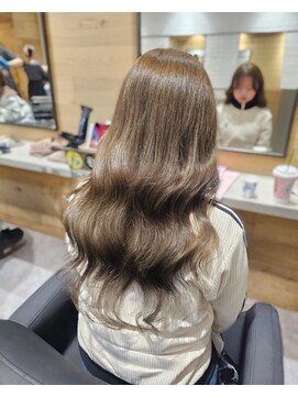 エイト 福岡天神店(EIGHT fukuoka) オリーブベージュ!