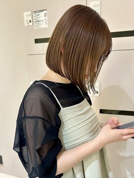 ヒビヲ(HIBIO) 切りっぱなしボブタッセルボブダブルカラーダークオリーブ