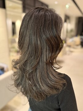 ステア ケース(stair case) 白髪は天然のハイライト 白髪ぼかし　レイヤー