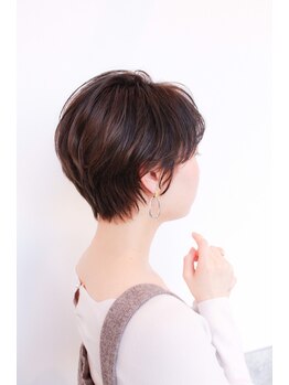 ビーチタウン(BEACH TOWN)の写真/グレイカラーお任せ！白髪染めリタッチセルフブローが平日限定4000円♪輝く大人女性を応援！