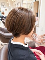 ルシードスタイル クリザンテーム 前下がりショートボブ