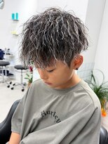 エラ(ELLA)&nbsp;ツイストパーマ×ホワイトメッシュ キッズカット キッズパーマ