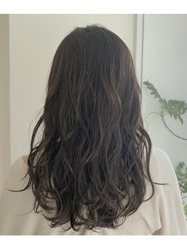 ピーブランズヘアー メイノハマ リチェッタ(P-brands hair meinohama Ricetta) オリーブブラウン/ゆる巻きヘア