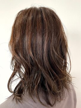 アングゥギャラリー(ungu GALLERY) レイヤーミディ×ピンクベージュ