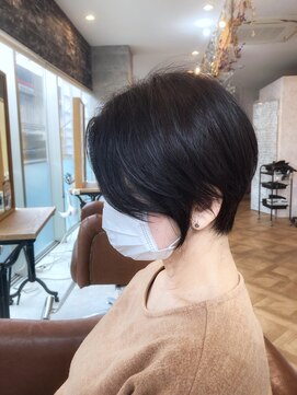パルフェ ヘアー バイ オーク 九大学研都市(parfait hair byOAK) 前下がり！大人美人ショート！