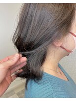 ヘアーアンドメイク ドレス(DRESS)&nbsp;イヤリングカラーシルバー　白髪ぼかしカラー