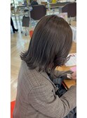 オリーブグレージュ