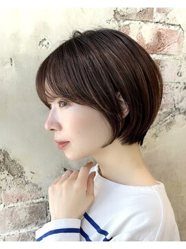 アフロート ルヴア(AFLOAT RUVUA) ハイライトで白髪ぼかし★くびれショートボブ 新宿