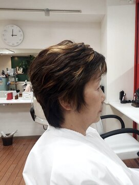 50代60代ショート白髪ぼかしハイライト
