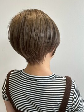 ソランテ(SOLLANTE) グレージュカラーのショートボブ