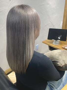 マーレ(MARLE./) ストレートが映える透明感カラー