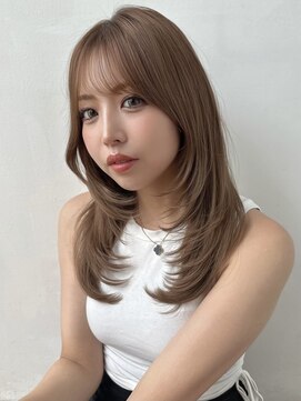 バイオレット ナゴヤ(Violet Nagoya) ミディアムレイヤーカットハッシュレイヤーミルクティーベージュ
