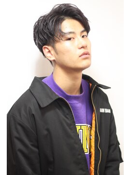 フランクスバーバー アンド ビアークラブ(FRANK'S BARBER and BEER CLUB) くせ毛風パーマ前下がりパートスリークショート