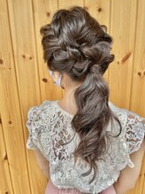 ヘアセットは後ろからだけではなく前からも素敵に仕上げます。