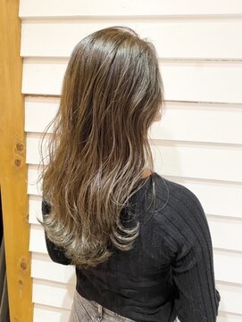 アヴァンス 天王寺店(AVANCE.) カーキベージュ×透明感