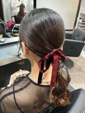 トゥエンティ ファイブ(TWENTY FIVE) タイトなローポニー/網島