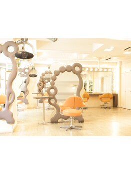 居心地良いリラックス空間で、髪のお悩みも相談しやすい♪初めての方も通いやすいアットホームな雰囲気◎