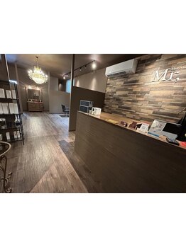 ヴィンテージ×グラマラスな空間で贅沢な時間に☆広々とした店内で、心からくつろげる上質なひとときを。