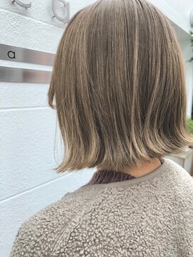 クリッカ(cricca) 切りっぱなしボブ+ハイライト+ブルーグレー