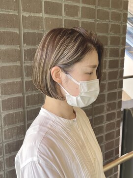 ステアケース 武蔵小杉店(stair:case) 前髪なしセンターパートミニボブハイライトカラー白髪ぼかし