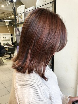 ペネロープ(Penelope) ［新宿］長め前髪/前下がりミディアムボブ/外ハネ/ハイライト