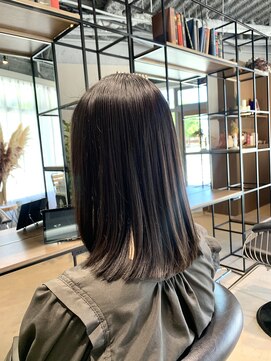 ユリイカビヨウシツ ミディアムストレート