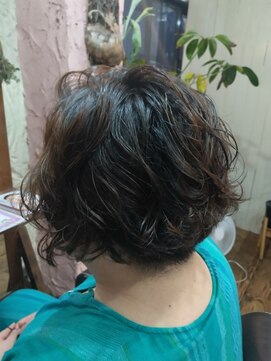 ロッソバイアルター 鎌取(ROSSO by aL-ter) 黒髪/グレーベージュ/レイヤーロング/前髪パーマ 石橋奈津子