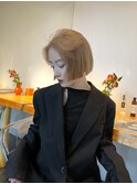 beige color+ bob cut