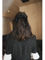 ミューズ バイ ケンジ(MUSE by KENJE) ヘアメハーフアップヘアアレンジ巻き下ろしボブ