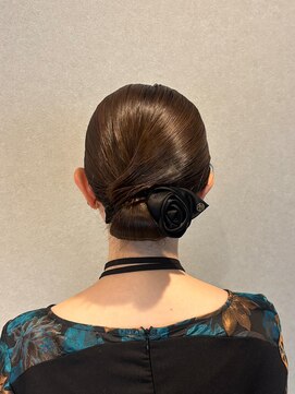 サリーワンフォーワン(Sally 141) タイトシニヨン