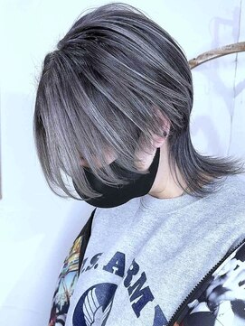 ブレイズヘアー(BLAZEhair) 【筋感メイン】ショート×ホワイトシャドールーツ×ブリーチ3回