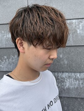 ヒュイル バイ ニアウ(Hwyl by Niau) メンズマッシュシャドウパーマスパイラルパーマニュアンスパーマ