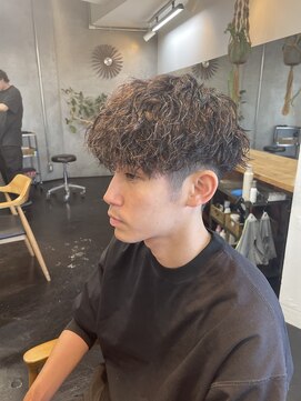 エルマノ 仙川(L mano) センターパートアップバングツーブロックメンズスパイラルパーマ