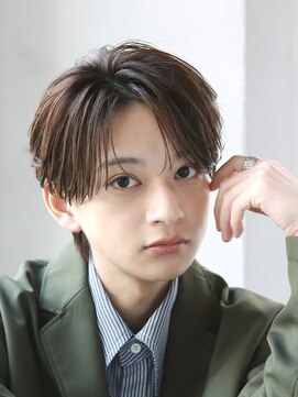 オーシャントーキョー サニー 原宿(OCEAN TOKYO Sunny) フェザーパーマセンターパートニュアンスパーマ韓国マッシュ黒髪