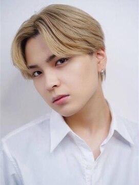 Men's hair salon First 心斎橋店【4月上旬オープン(予定)】 ハイトーン×センターパート