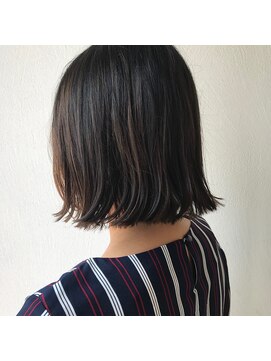エスペシャル(Especial) 外ハネ切りっぱなしボブ ＋ナチュラルハイライト