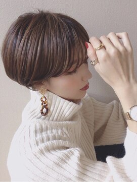 ペネロープ(Penelope) マッシュショート　小顔ショート　大人可愛い　YACHI
